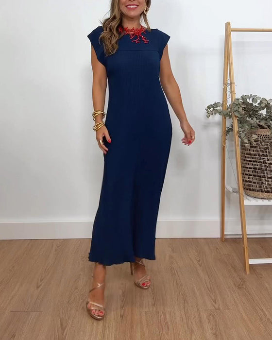 Ermeløs plissert enkel ensfarget kjole