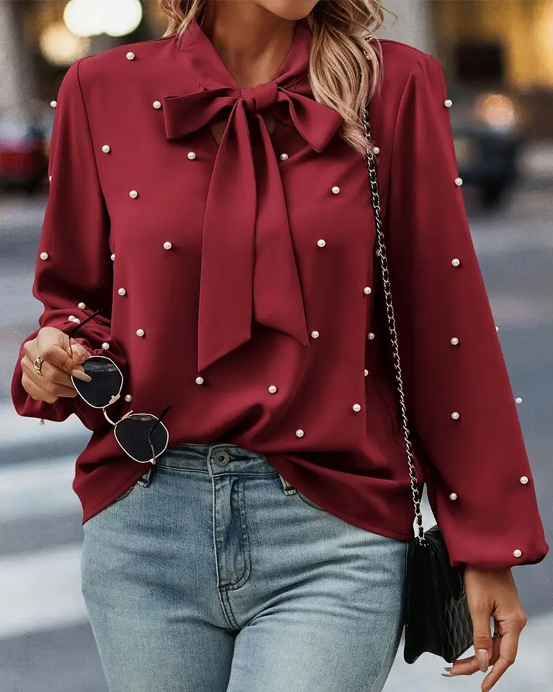 Blus Med Bånd, Perler Og Temperamental Stil