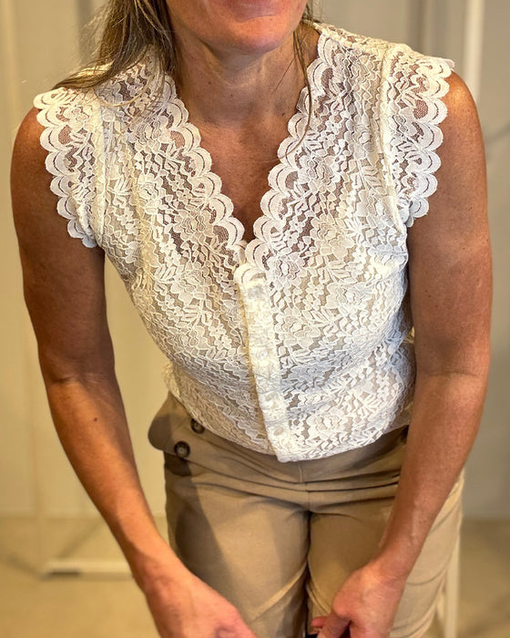 Elegant, ermeløs blondetopp med v-hals