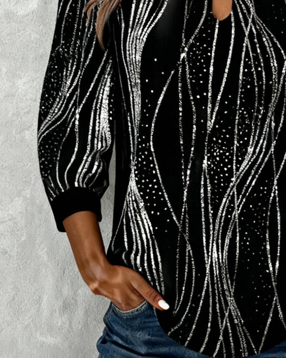 Stilfull Topp Med Linjetrykk Og Utringning