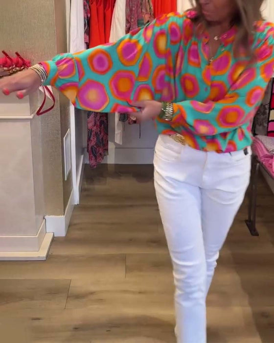 Fargerik skjorte med stativ krage med geometrisk trykk