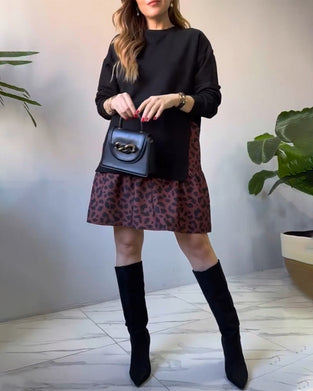 Uformell kjole med patchwork leopardmønster