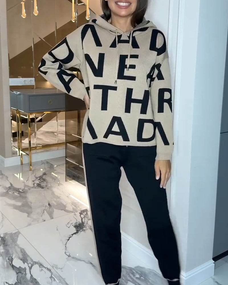 Todelt Sett Med Hette Og Bokstavsprint