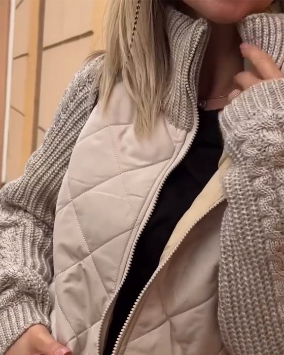 Ensfarget glidelåsfrakk med høy krage