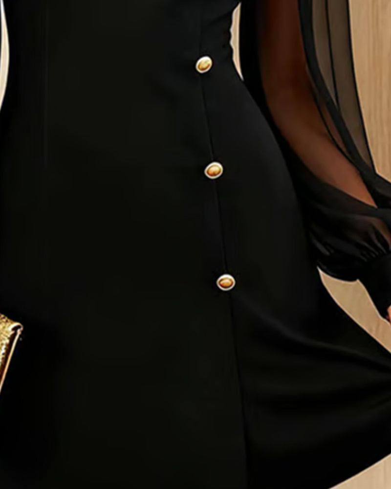 Elegant Kjole Med Metallspenne Og Innslag