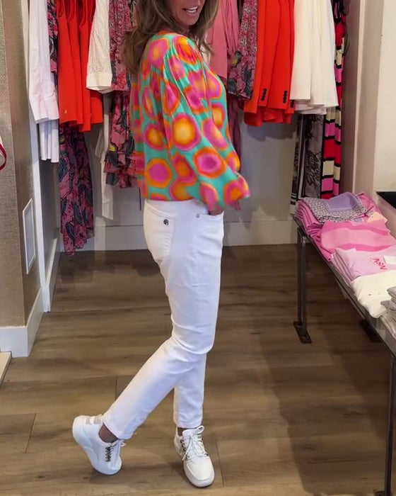 Fargerik skjorte med stativ krage med geometrisk trykk