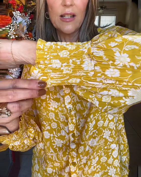 Bluse Med Retro Knapp Detaljer Og Små Florale Trykk