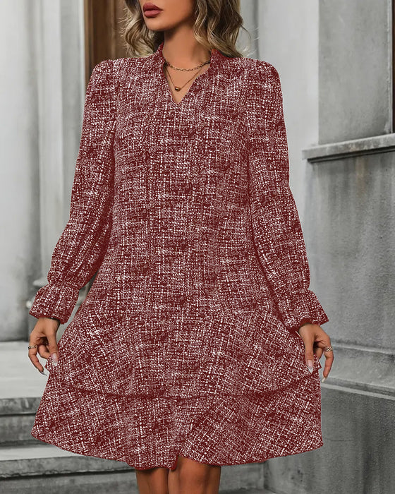 Elegant Kjole Med Utsvingte Ermer Og Striper