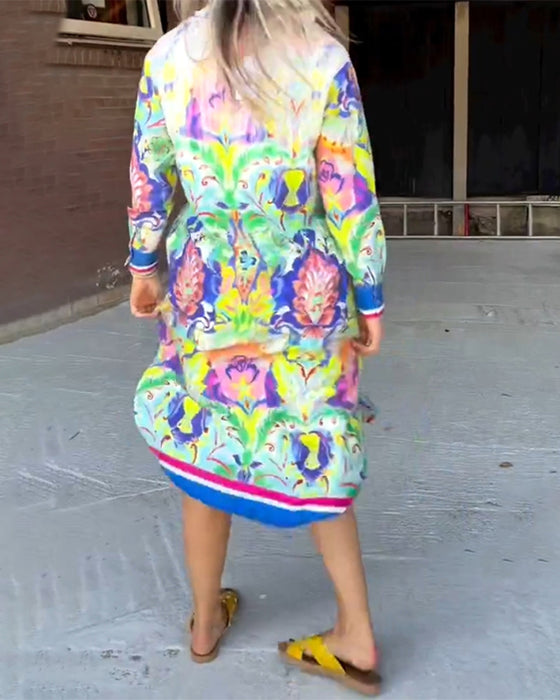 Løstrykt kjole med V-hals og trykk