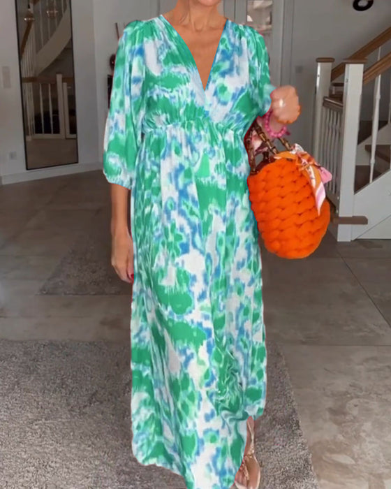 V-hals kjole i motetrykk med 3/4 erme