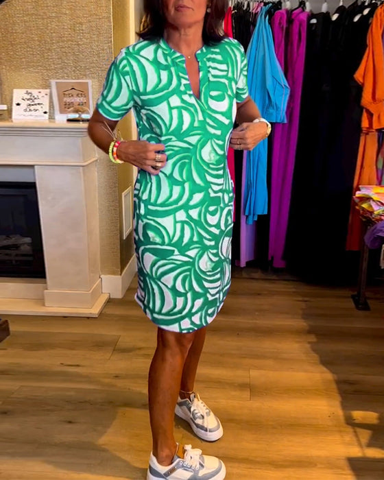 Uformell kjole med korte ermer og trykk