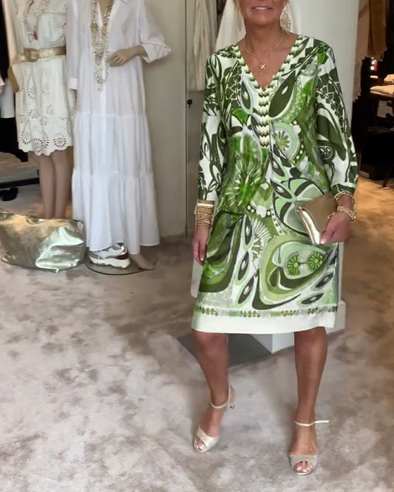 V-hals avslappet kjole med retrotrykk