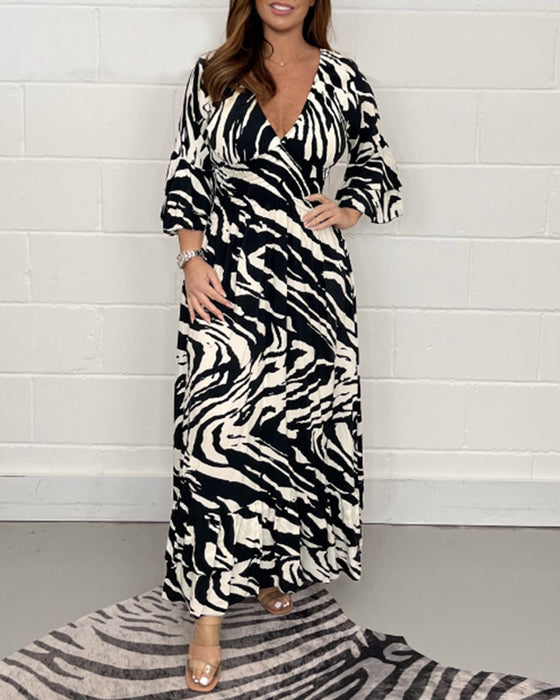 3/4-ermet kjole med v-hals