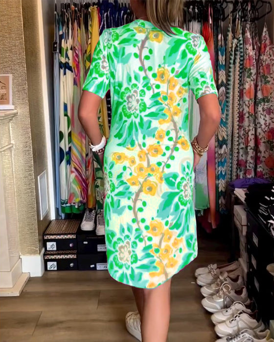 Kjole med korte ermer, blomsterprint og V-hals