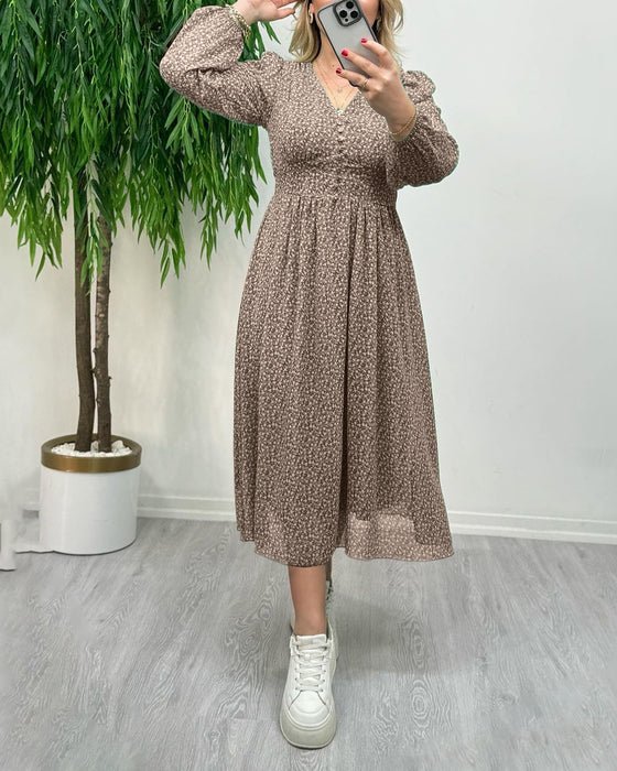 Elegant kjole med trykk med knapper