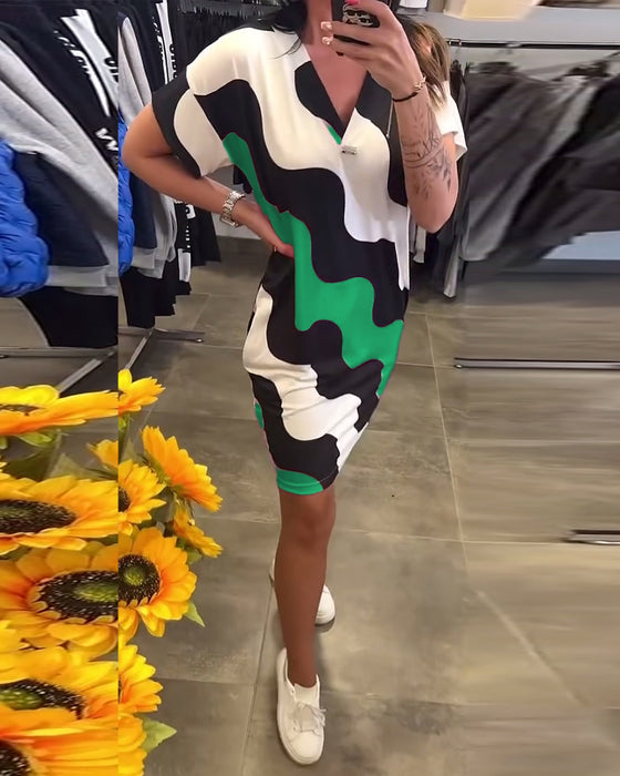 Kjole Med V-Hals Og Bølgemønster