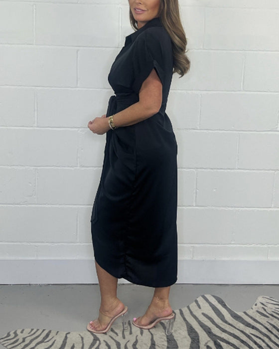 Elegant plissert kjole med skjortehals