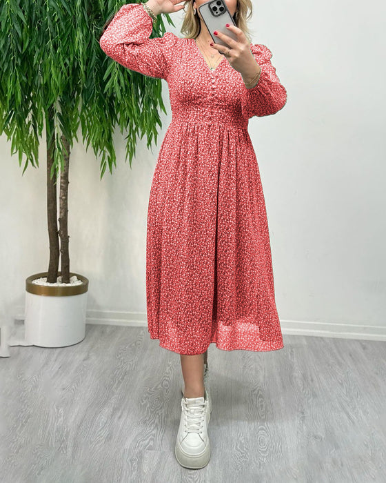 Elegant kjole med trykk med knapper