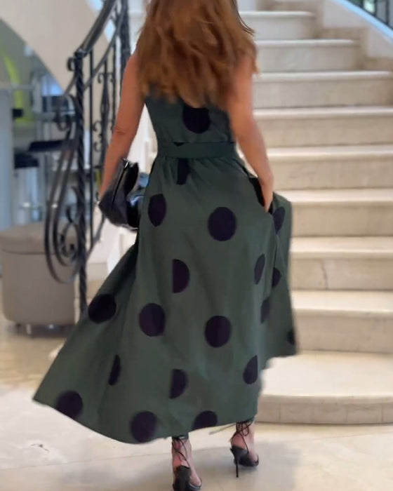 Elegant ensfarget kjole uten ermeslag