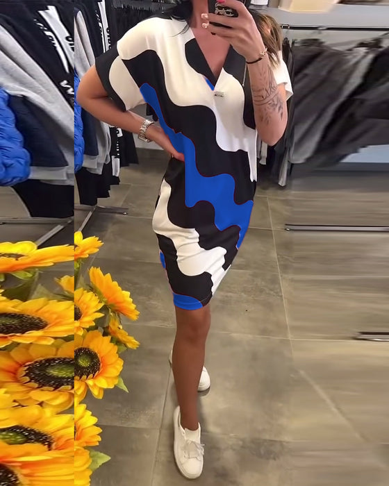 Kjole Med V-Hals Og Bølgemønster