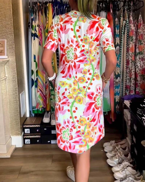 Kjole med korte ermer, blomsterprint og V-hals