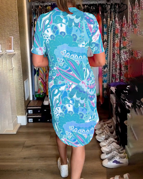 Kjole med lommer og trykk og korte ermer