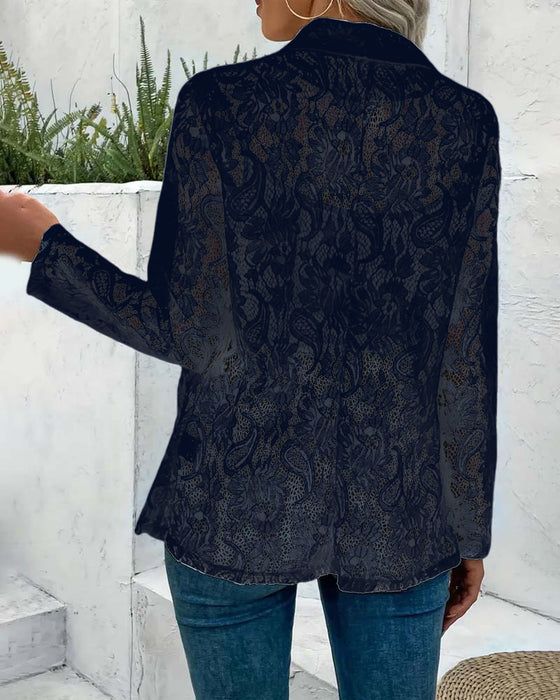 Ensfarget elegant kåpe med floral blonder og jakkeslag