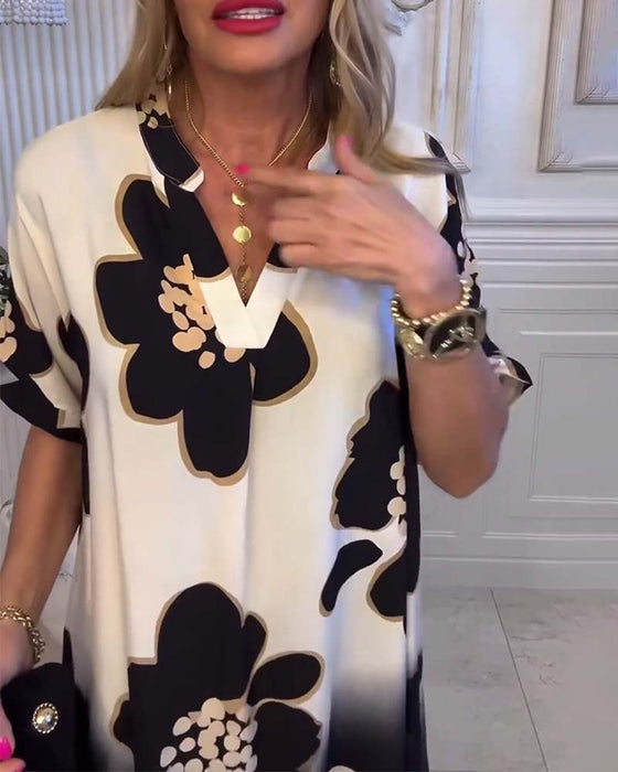 Kjole med trykk og ståkrage