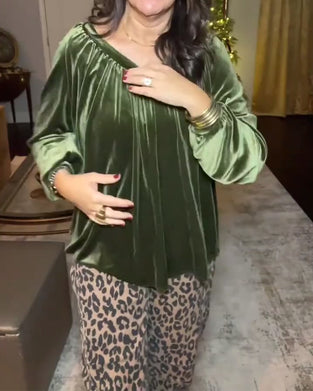 Topp med avslappet v-hals og løs langermet