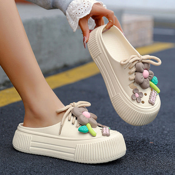 🌴 Dame Pustende Tøfler med Blomsterdekorasjon