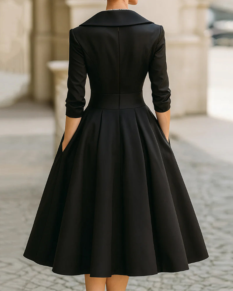 Elegant Moderne Kjole I Helfarget Farge