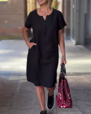 Ensfarget lommekjole med V-hals og kortermet