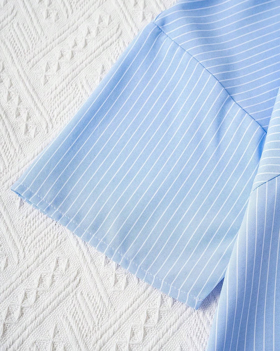 Avslappet topp med stripete trykk med rund hals