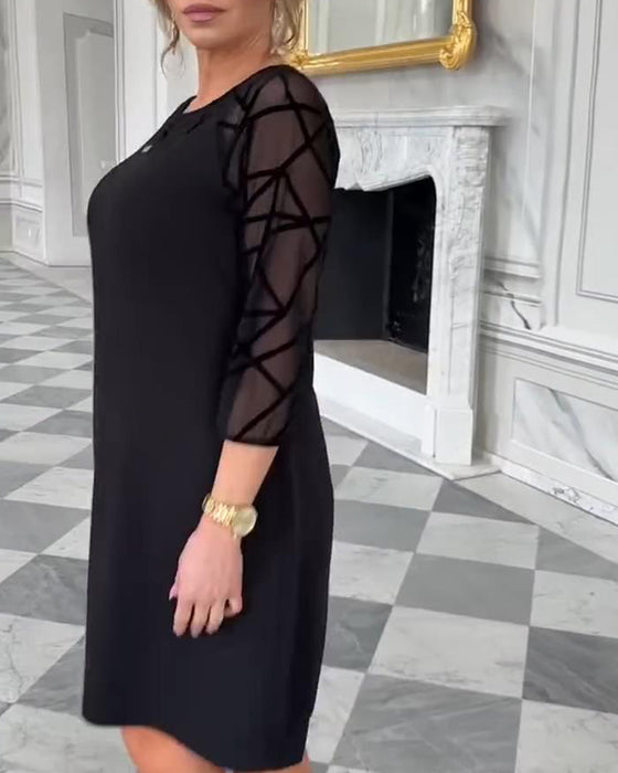 Elegant Kjole Med Rund Hals Og Moteriktig Design