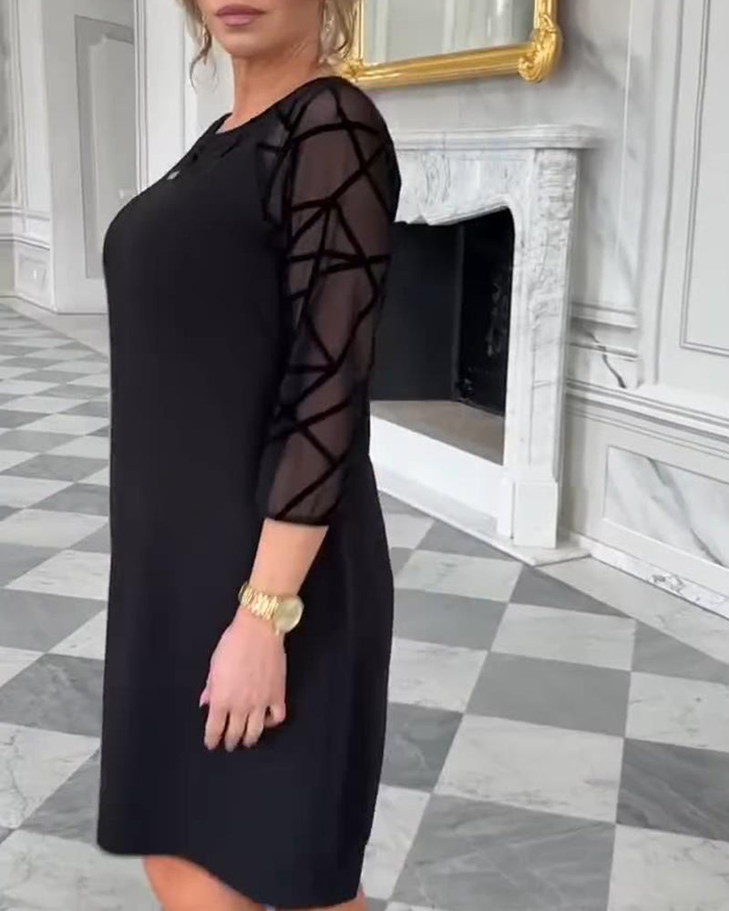 Elegant Kjole Med Rund Hals Og Moteriktig Design