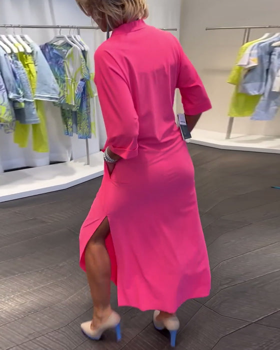 Ensfarget kjole med splitt V-hals