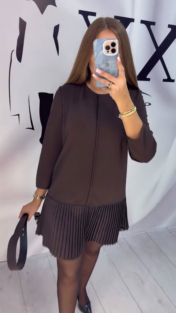 Kjole Med Trekvartsermer Og Trekkspillplissering