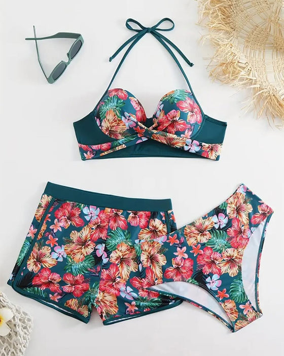 Badedrakt med avslappet blomstertrykk og tredelt shorts