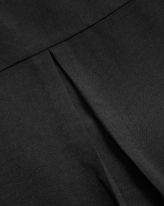 Avslappet topp med panel med paljettknapp