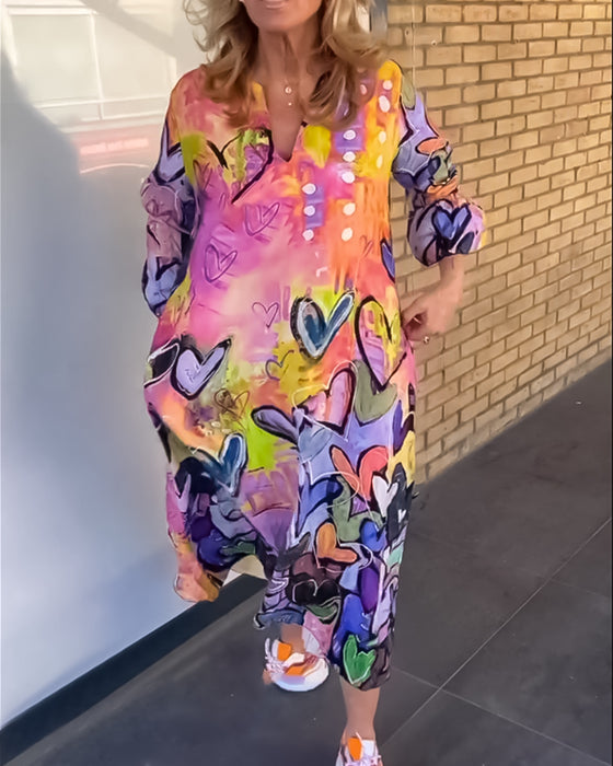 V-hals kjole i hjerteprint med lange ermer