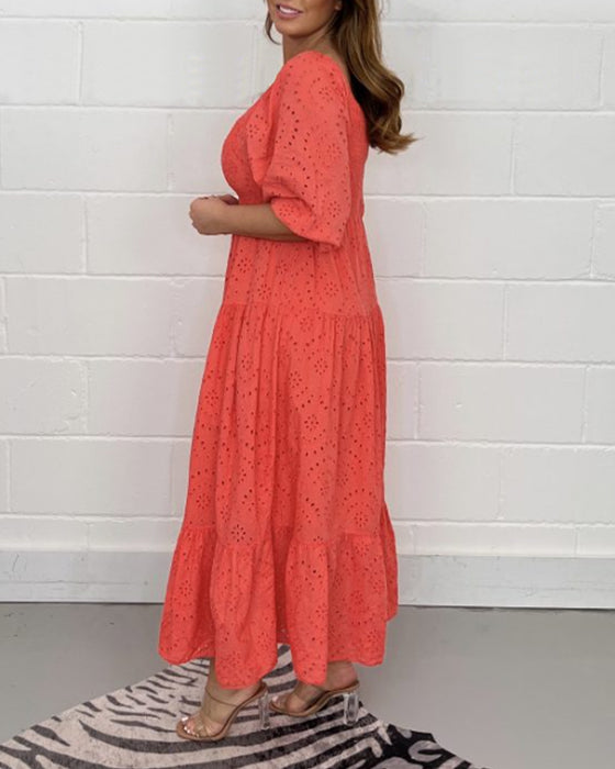 Ensfarget hul kjole med firkantet krage