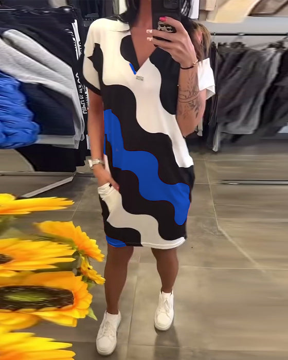 Kjole Med V-Hals Og Bølgemønster