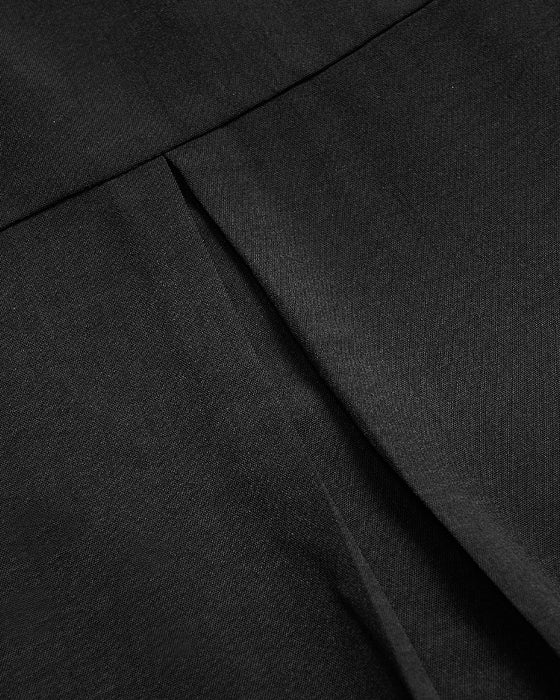 Avslappet topp med panel med paljettknapp