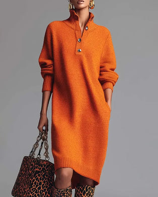 Helfarget Kjole Med Knapper Og Høy Hals