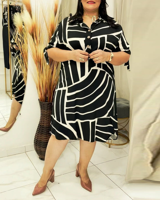 Kjole med jakkeslag med knapp linje