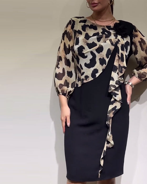 Elegant patchworkkjole med leopardmønster