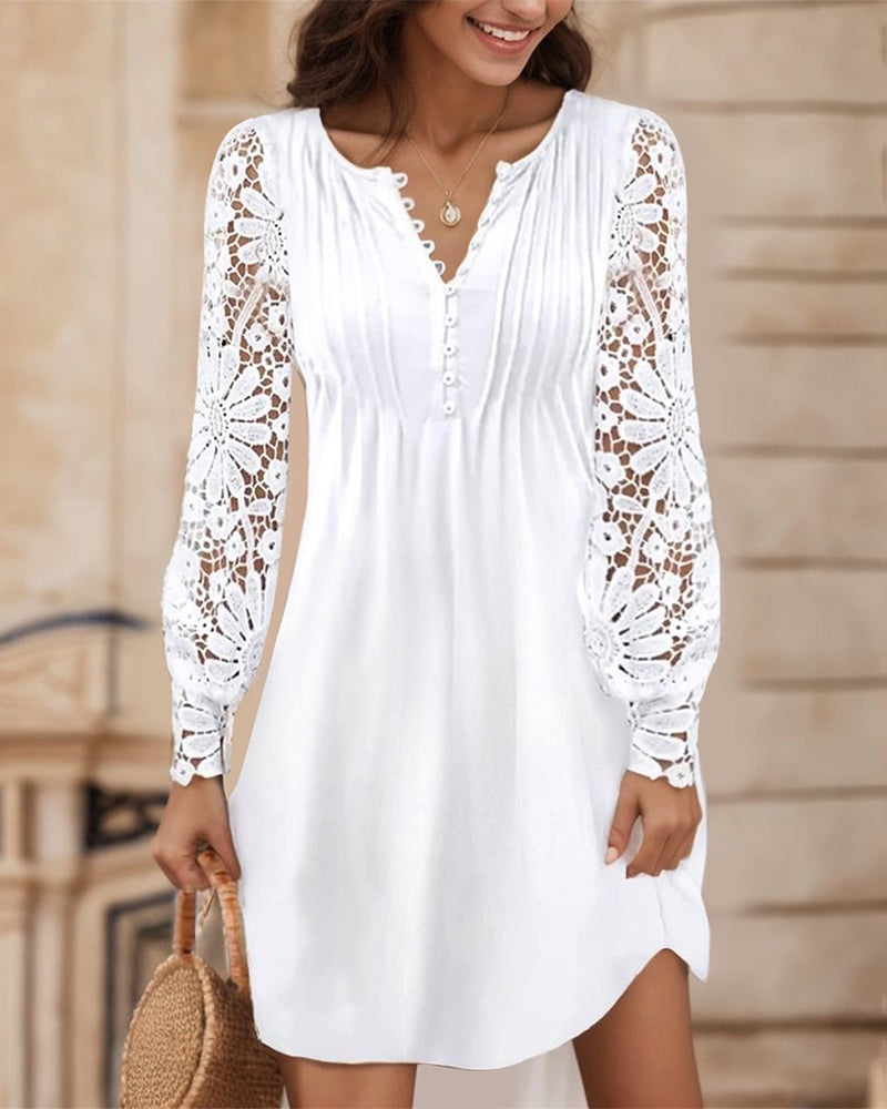 Helfarget Kjole Med Fletter Og Lappetæktsdetaljer