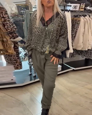 Ensfarget fritidsbukse med snøring