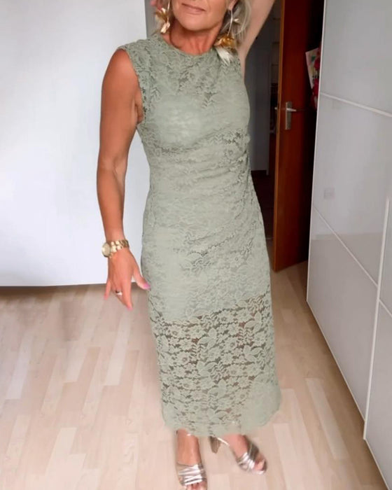 Elegant ermeløs blondekjole