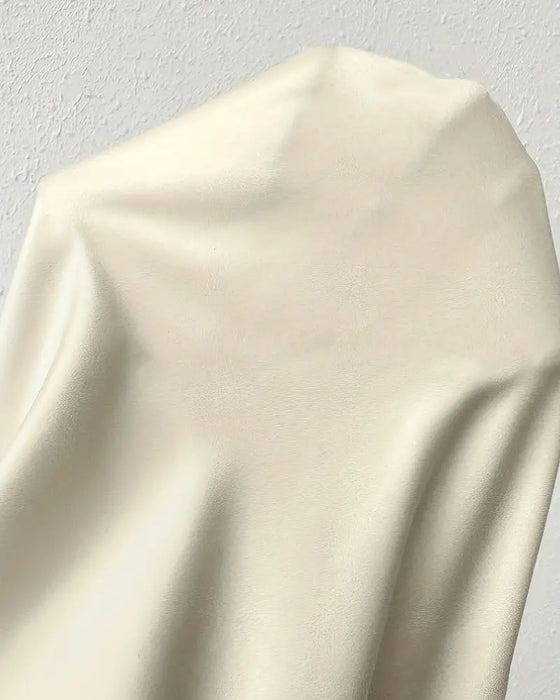 Casual ensfarget uregelmessig bluse med fold og lange ermer